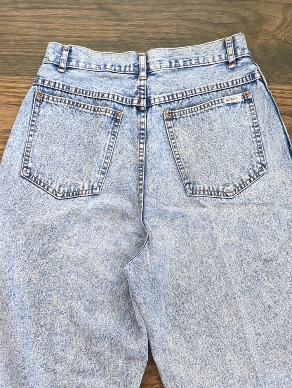 Vintage 80s Acid Washed Pleated High Waisted Jeans by Bill Blass, Size 10 - Picture 8 of 9